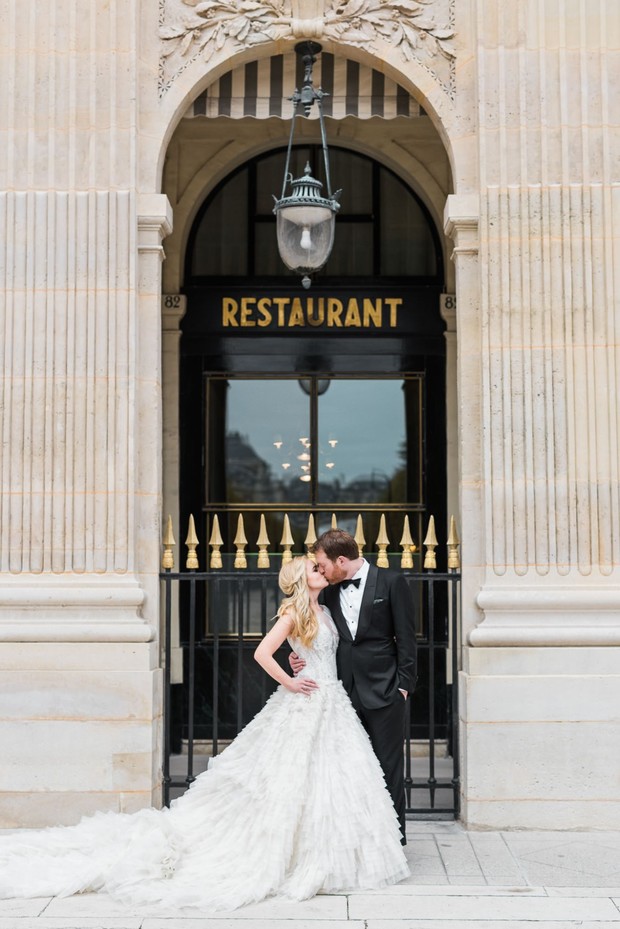 romantic elopement in Paris