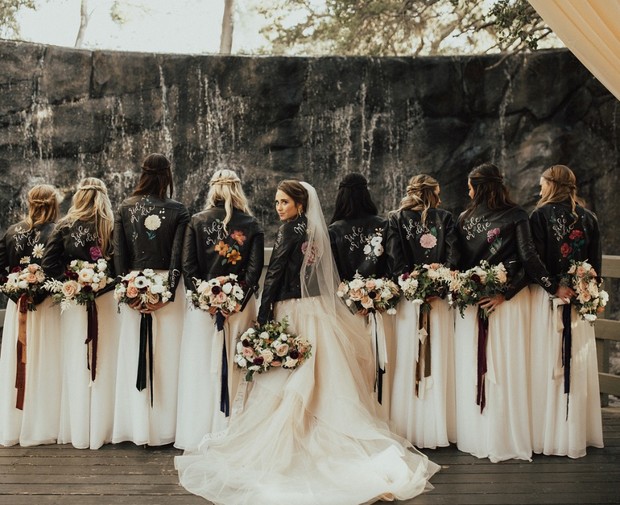 Bride Tribe Photos You Canât Miss Out on for Your Wedding Day