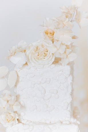 ivory and white wedding cake