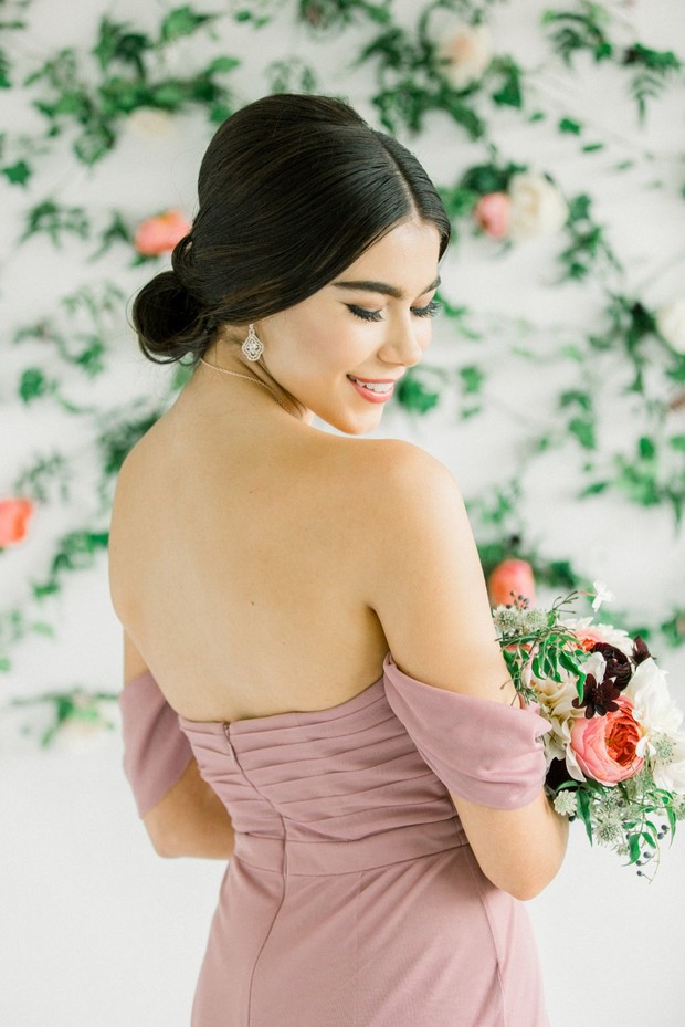 bridesmaid style in mauve dress