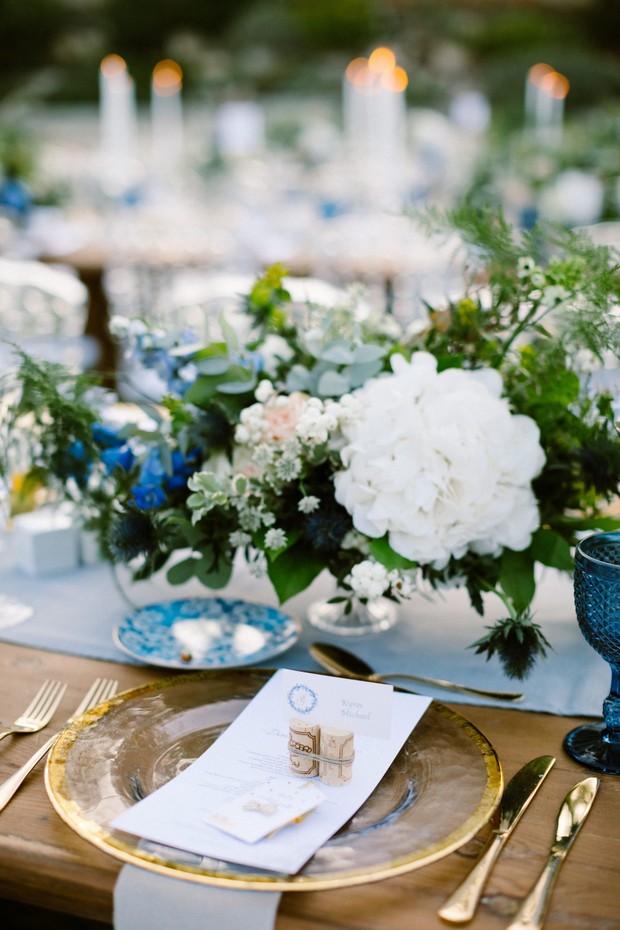 blue white and gold wedding table decor