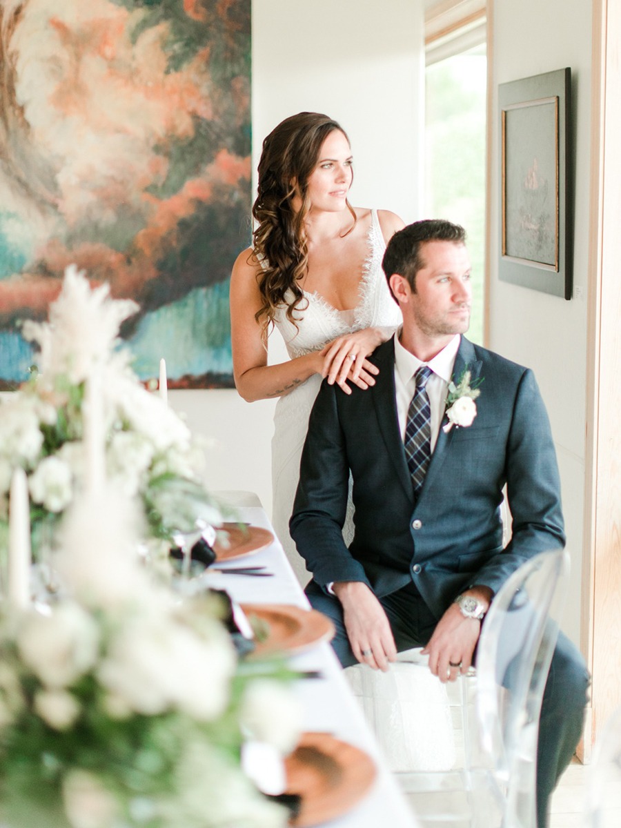 How To Have A Chic Gallery Wedding With A Cozy Vibe