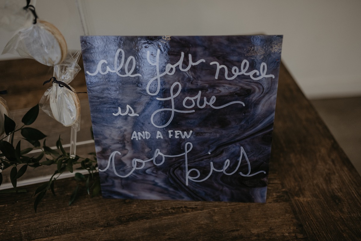 paper-goods-and-signs-4-of-4
