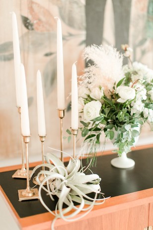 white and gold wedding decor