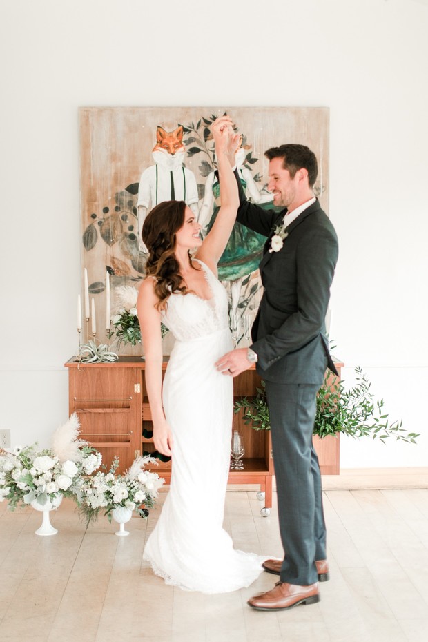 How To Have A Chic Gallery Wedding With A Cozy Vibe