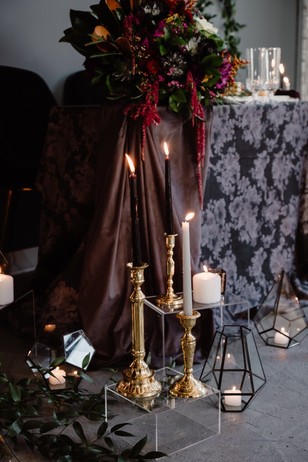 dramatic gold and candle lit wedding decor