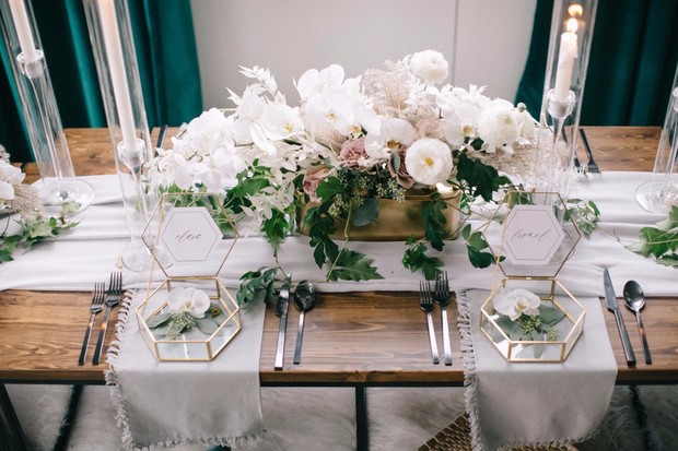 elegant white and ivory wedding table