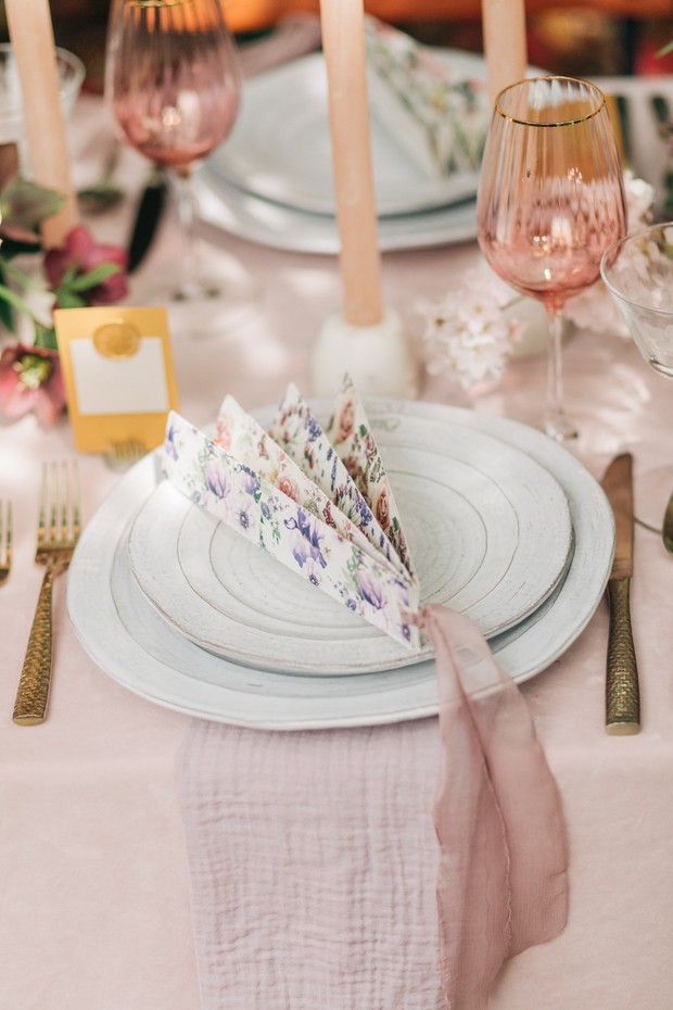 fan place setting for wedding