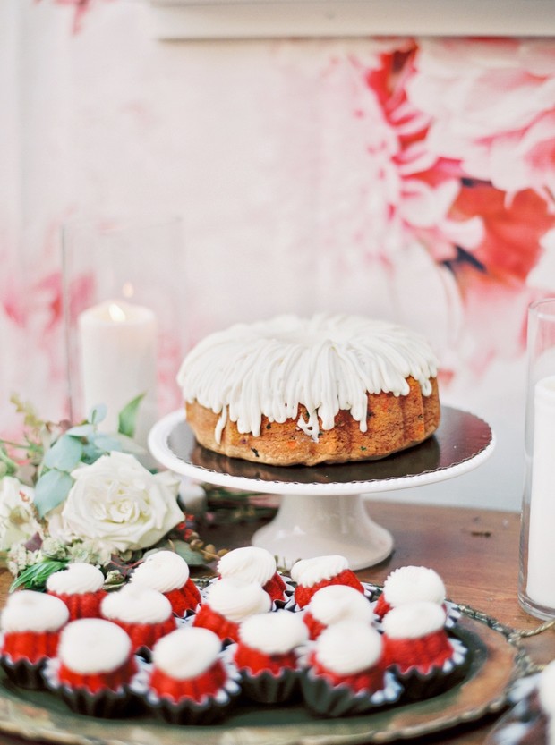 wedding bundt cake and cupcakes