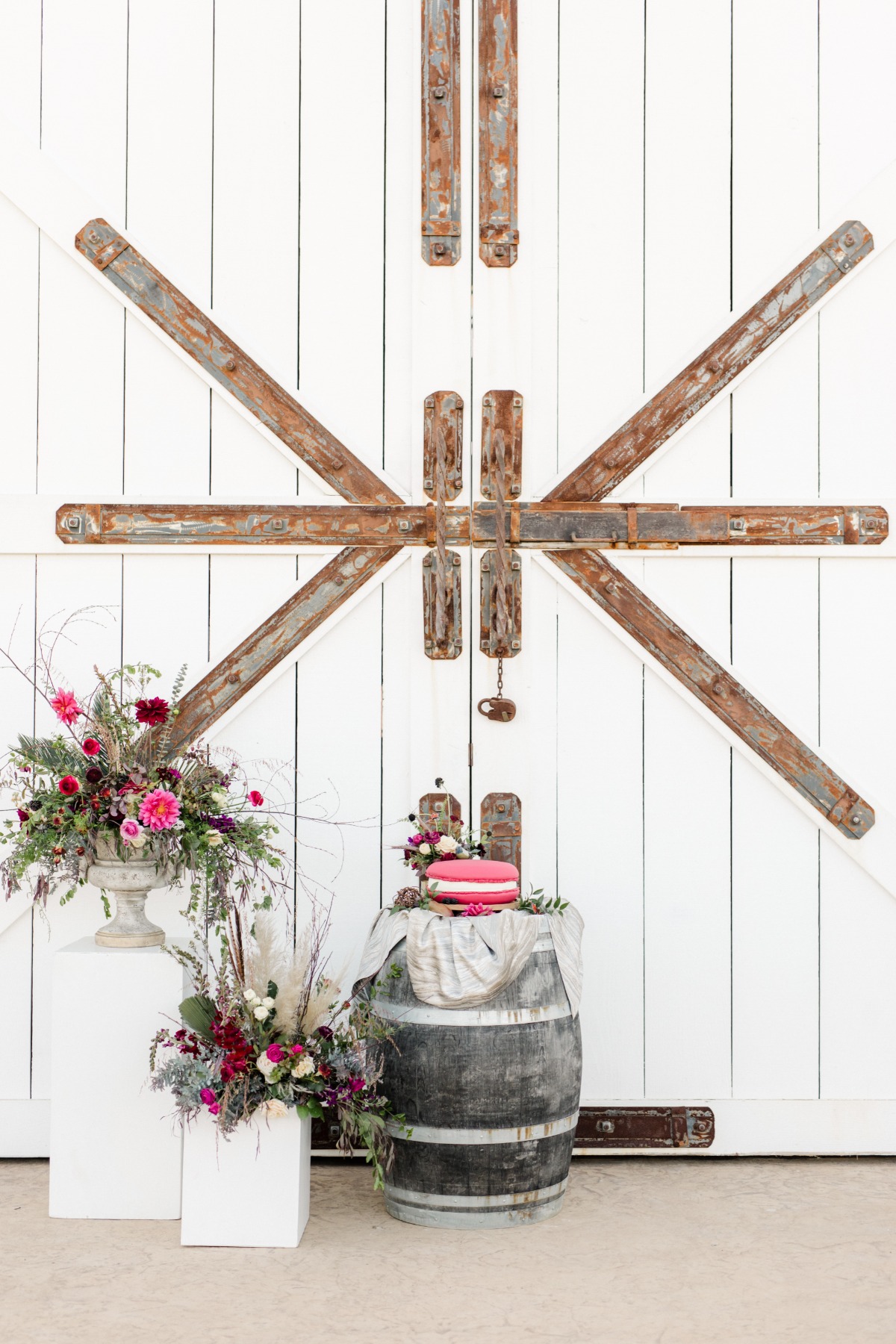 anna-delores-photography_white-barn-edna