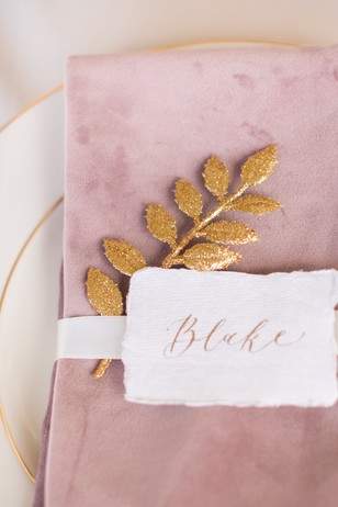dusty rose and gold wedding place setting
