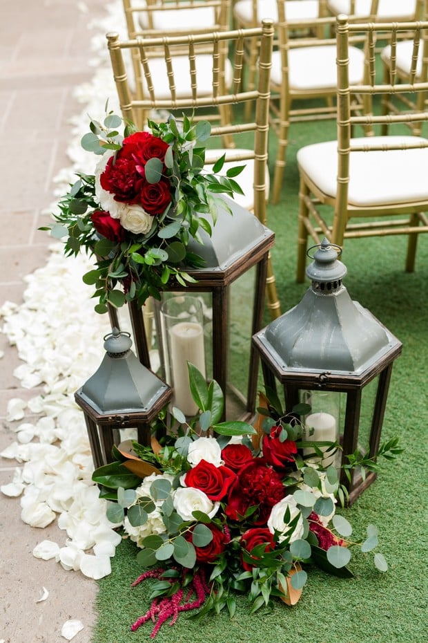 wedding decor lanterns and roses