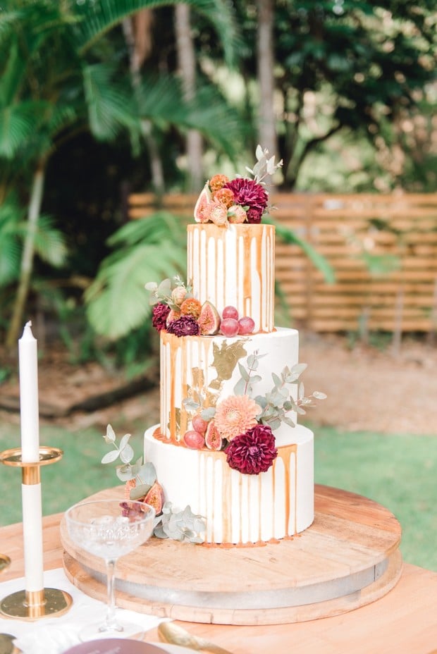 drizzle wedding cake with figs