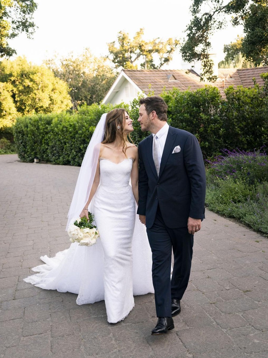 How to Rock An All White Bouquet Like Katherine Schwarzenegger