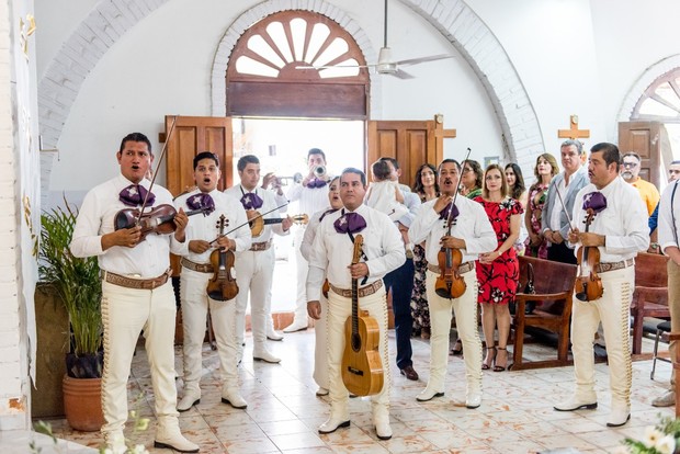 full mariachi band