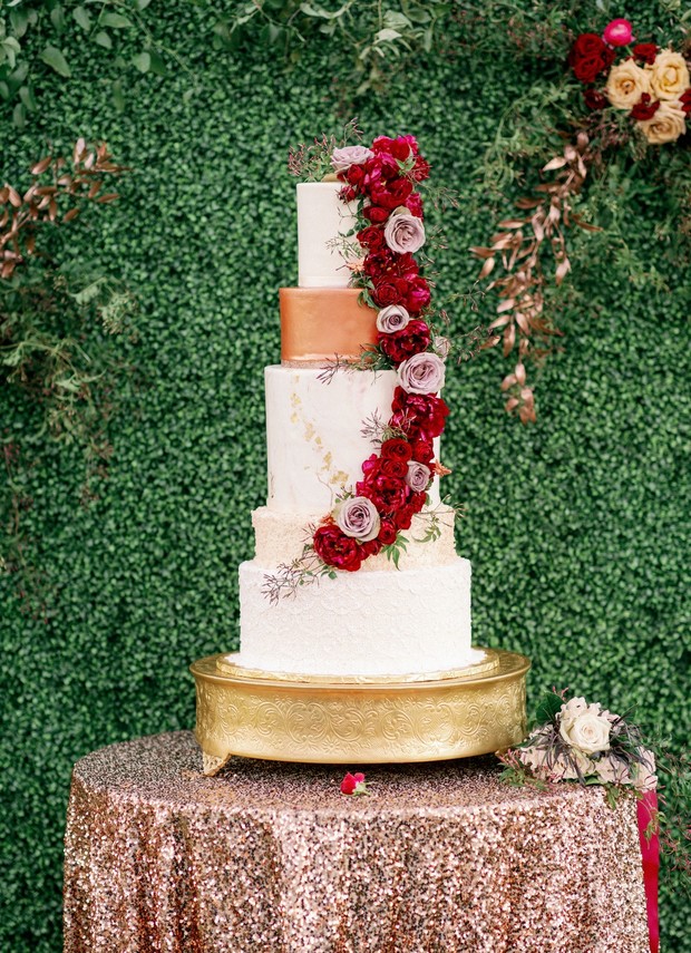 wedding cake with red roses