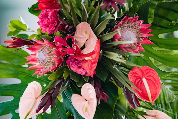 tropical themed wedding flowers