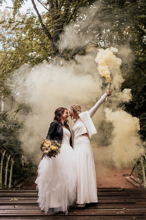 sweet smoke bomb wedding portraits