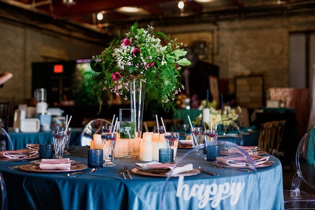 blue and pink wedding table idea