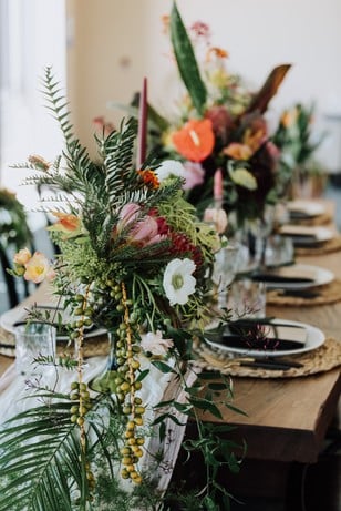 tropical floral wedding table decor