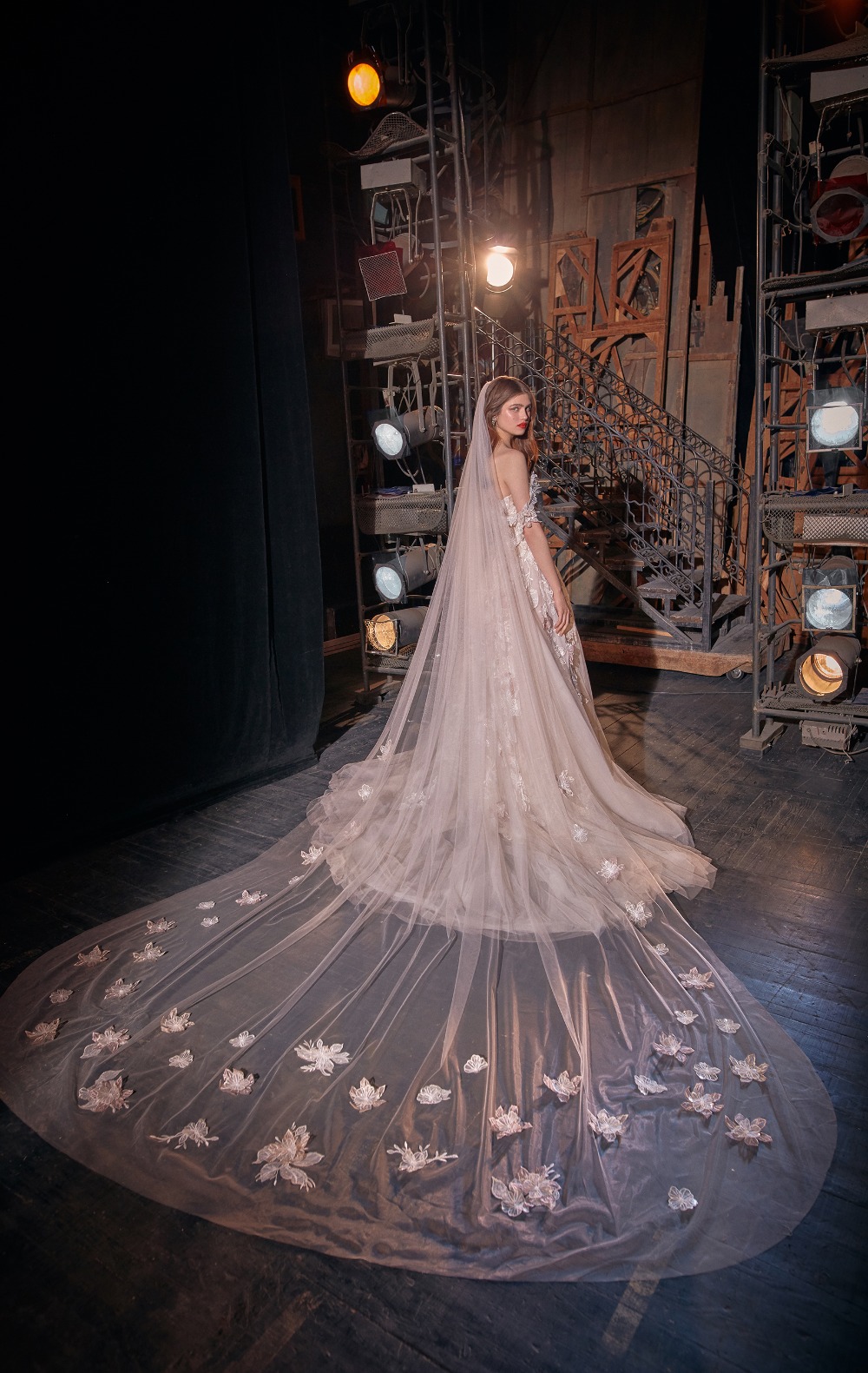 look-10-kaila-veil