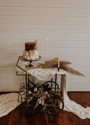 earthy wedding cake stand