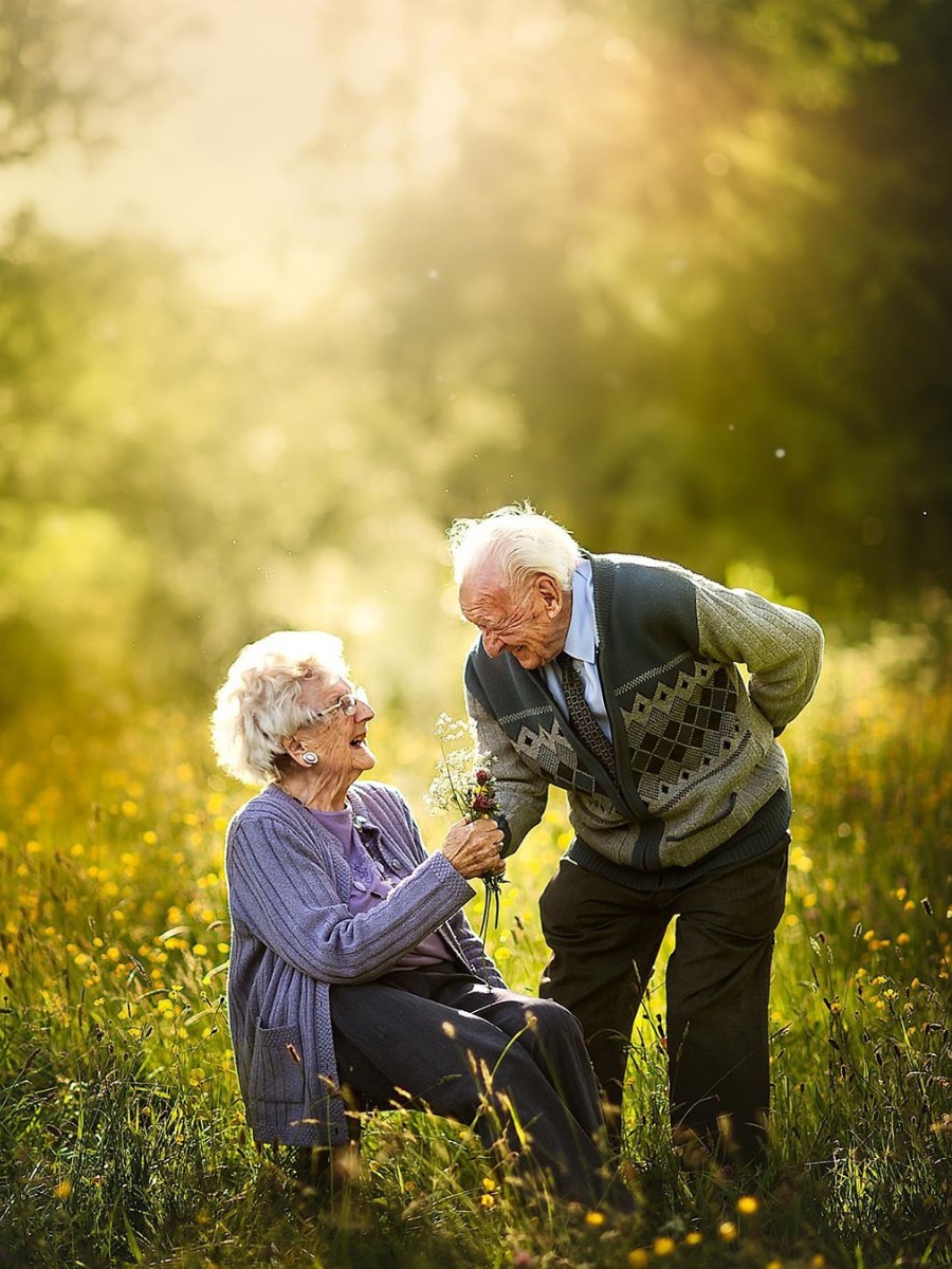 This Photographer Loves to Shoot Couples With Everlasting Love