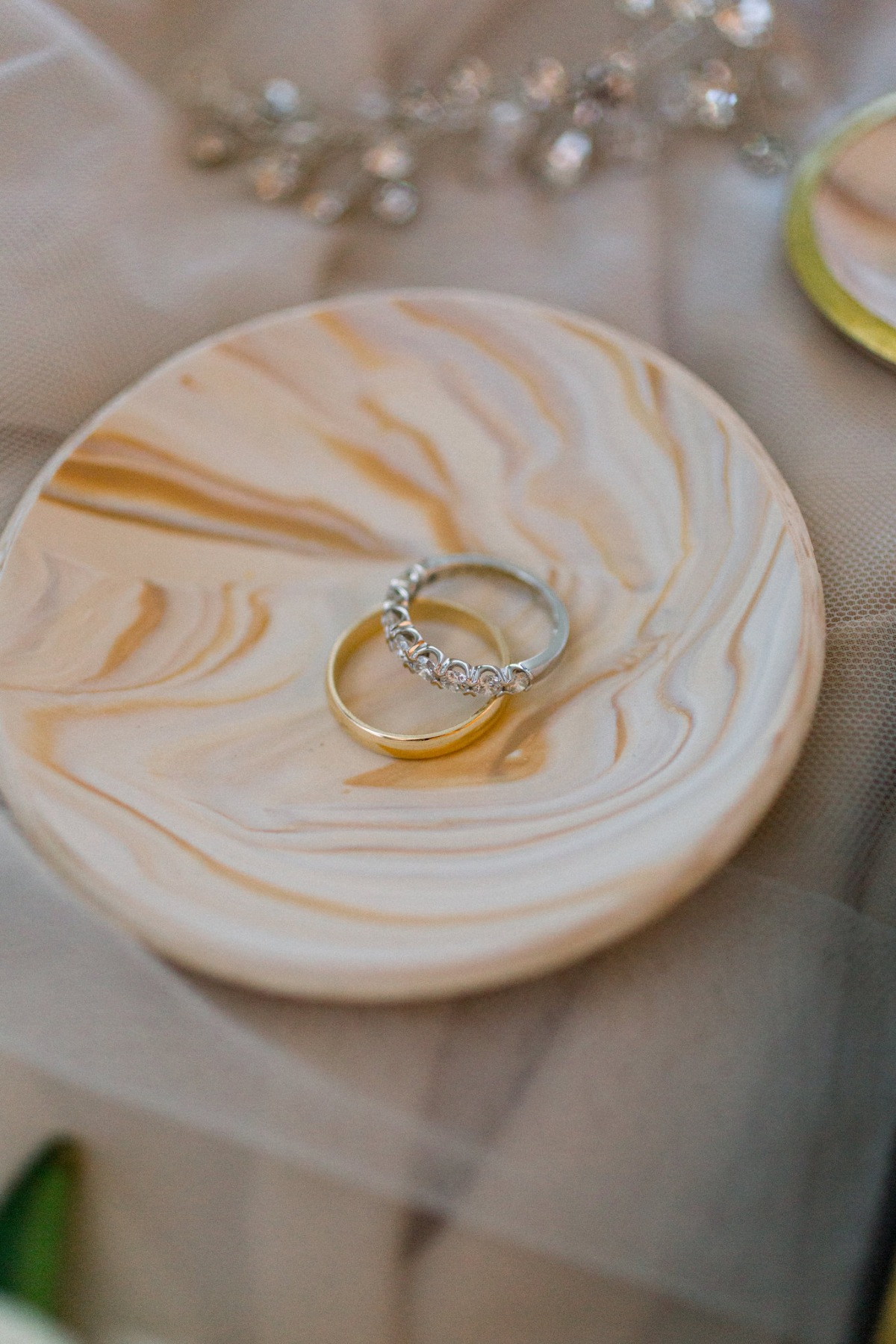 white-elegant-classy-romantic-wedding-th