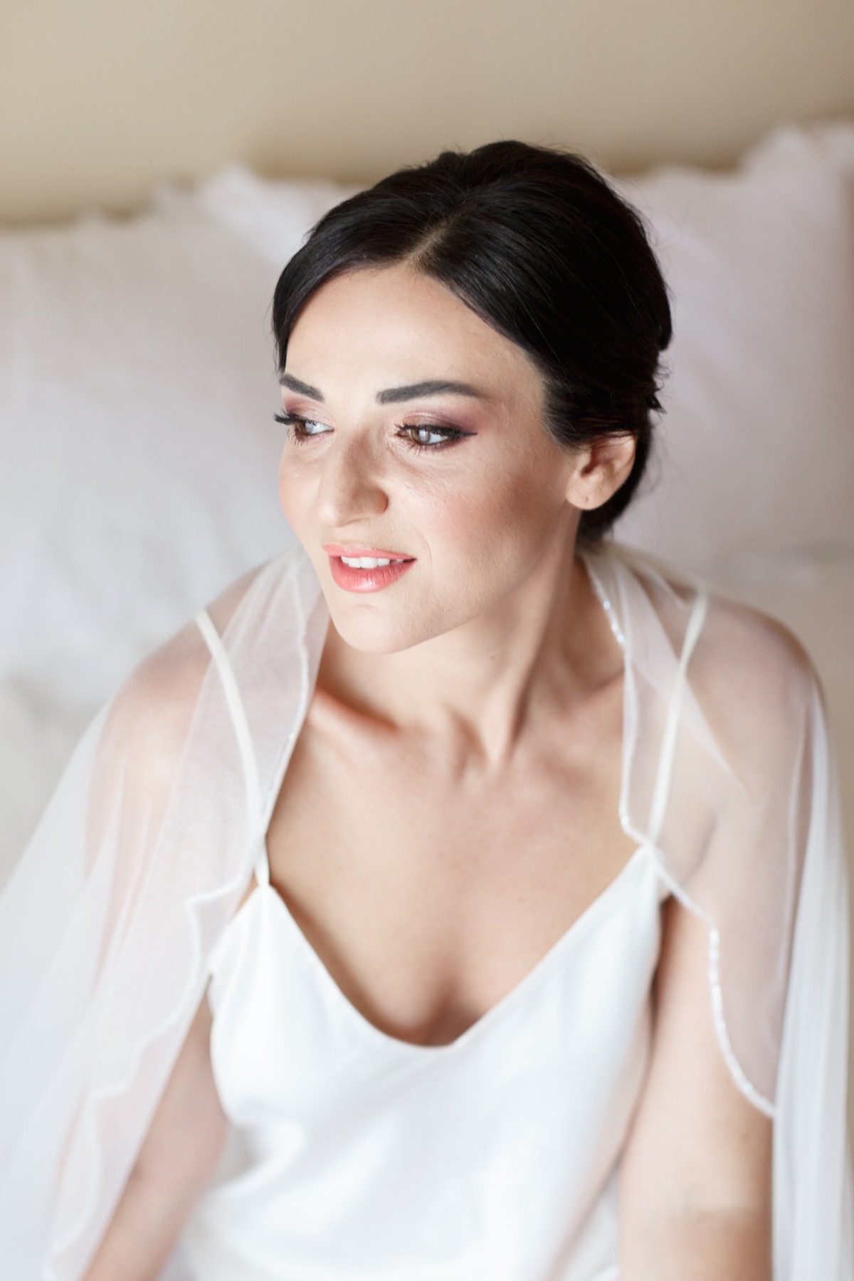 white-elegant-classy-romantic-wedding-th