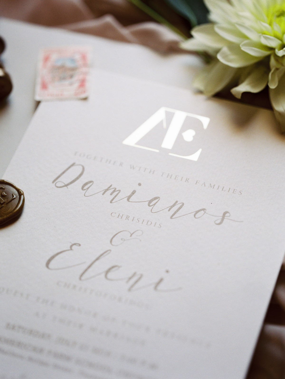 white-elegant-classy-romantic-wedding-th
