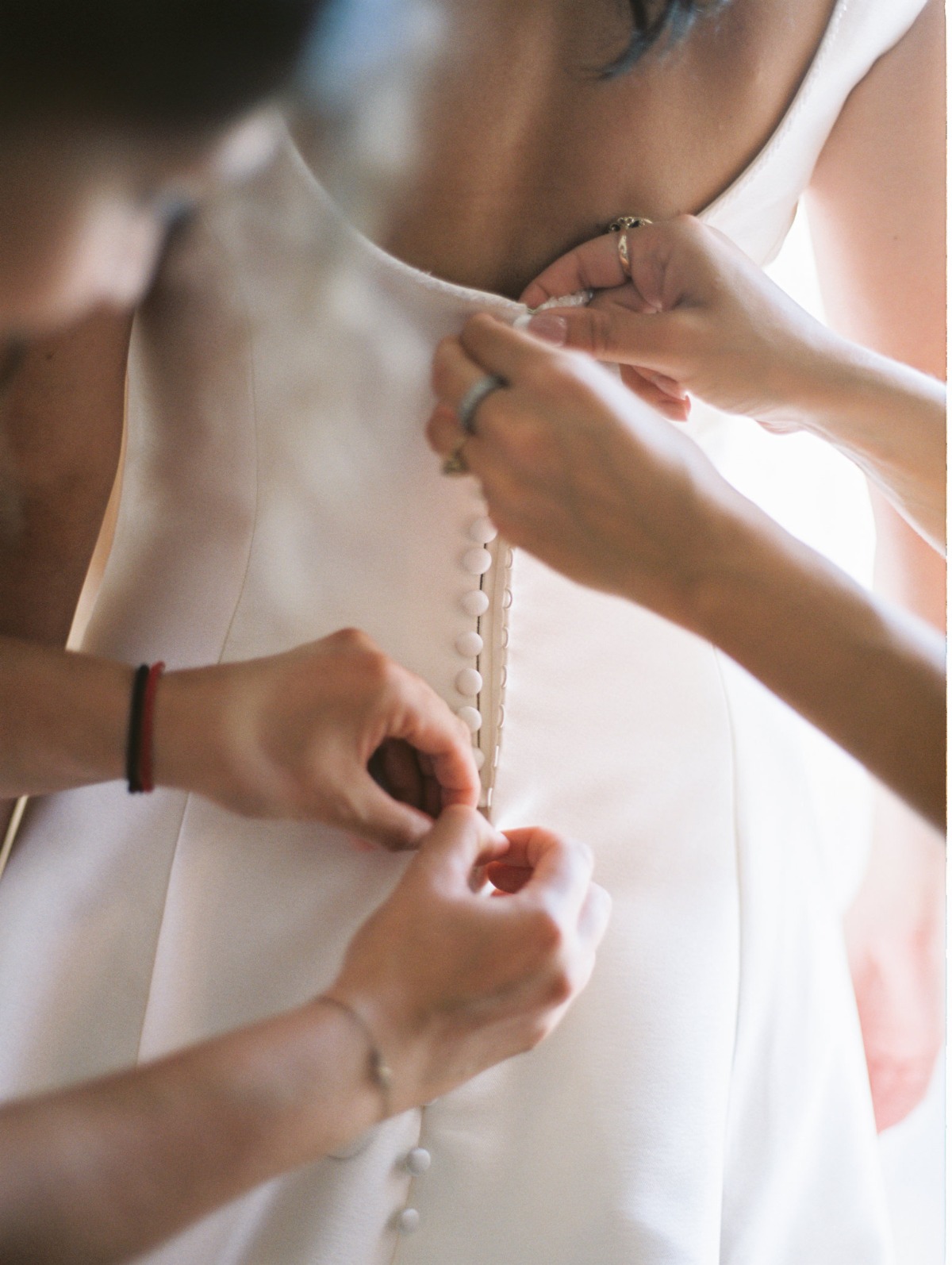 white-elegant-classy-romantic-wedding-th