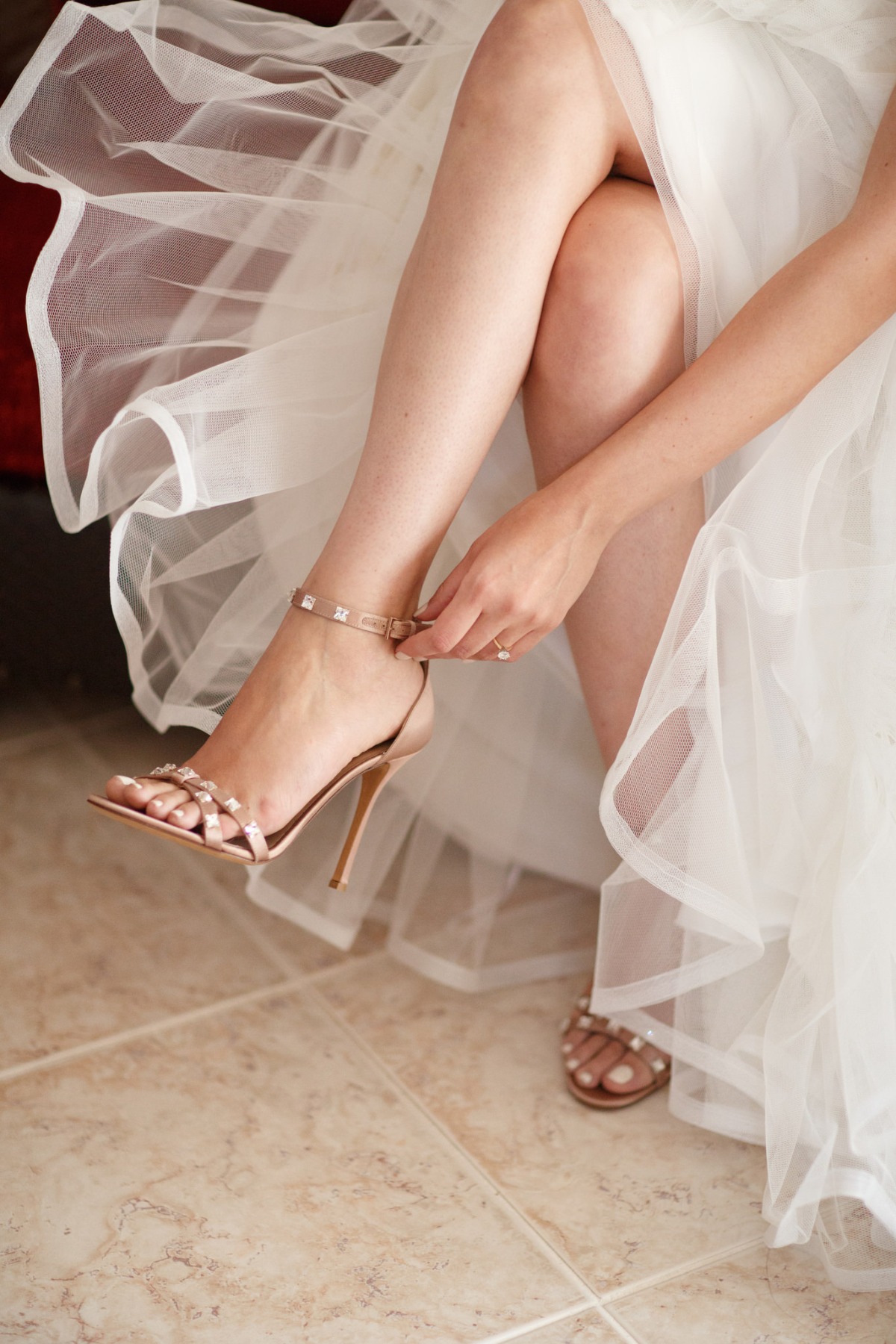 white-elegant-classy-romantic-wedding-th