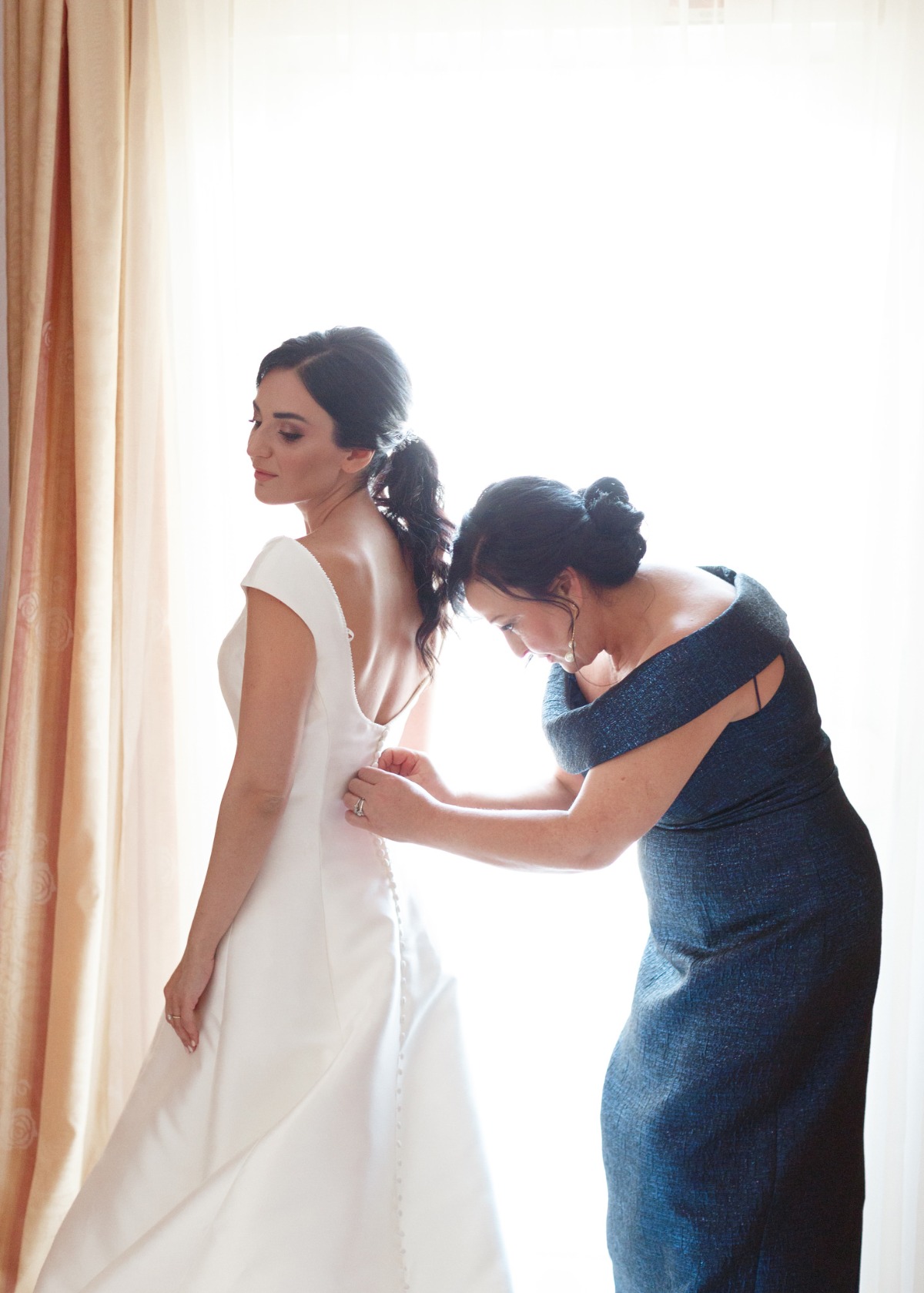 white-elegant-classy-romantic-wedding-th