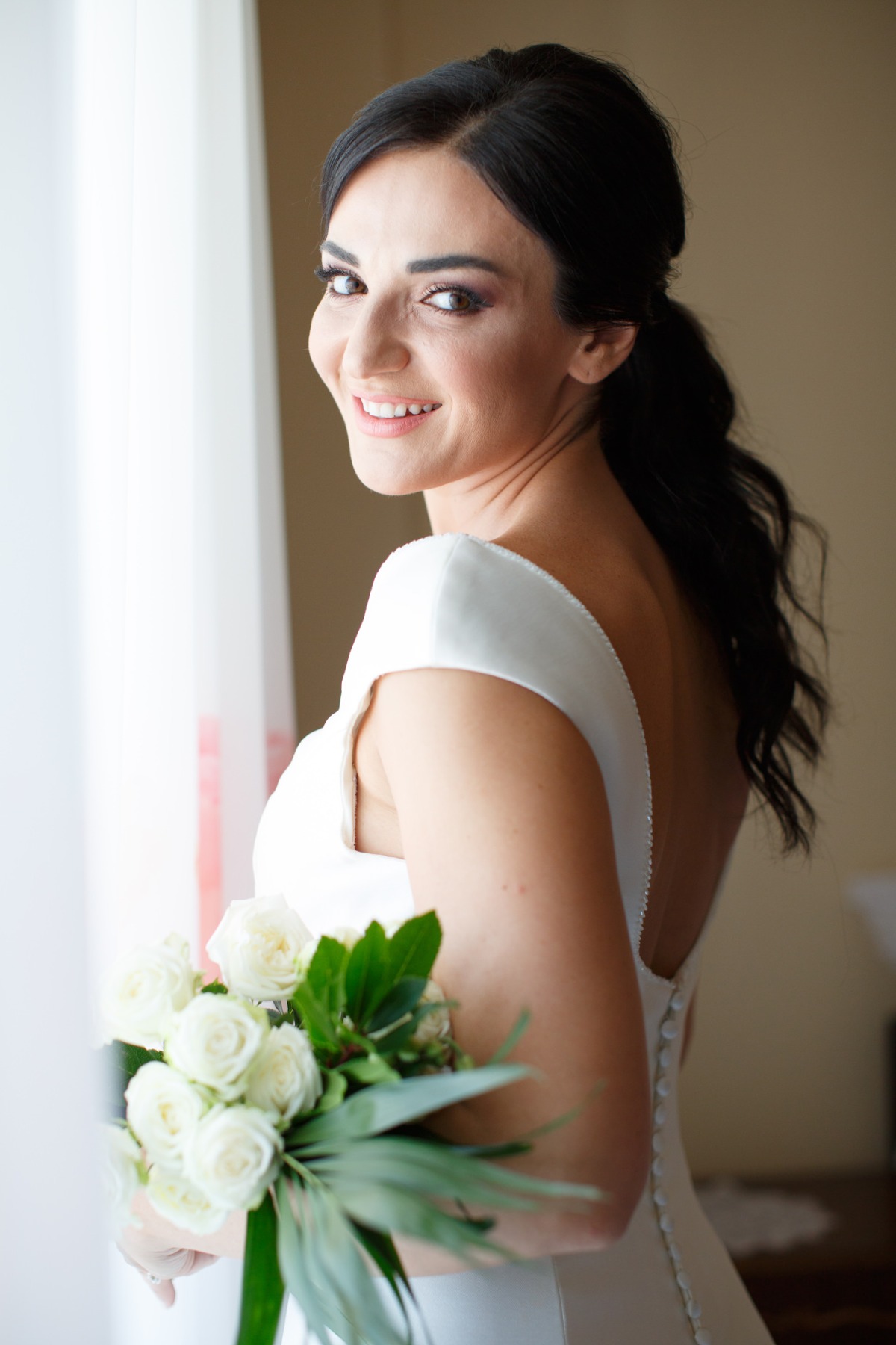 white-elegant-classy-romantic-wedding-th