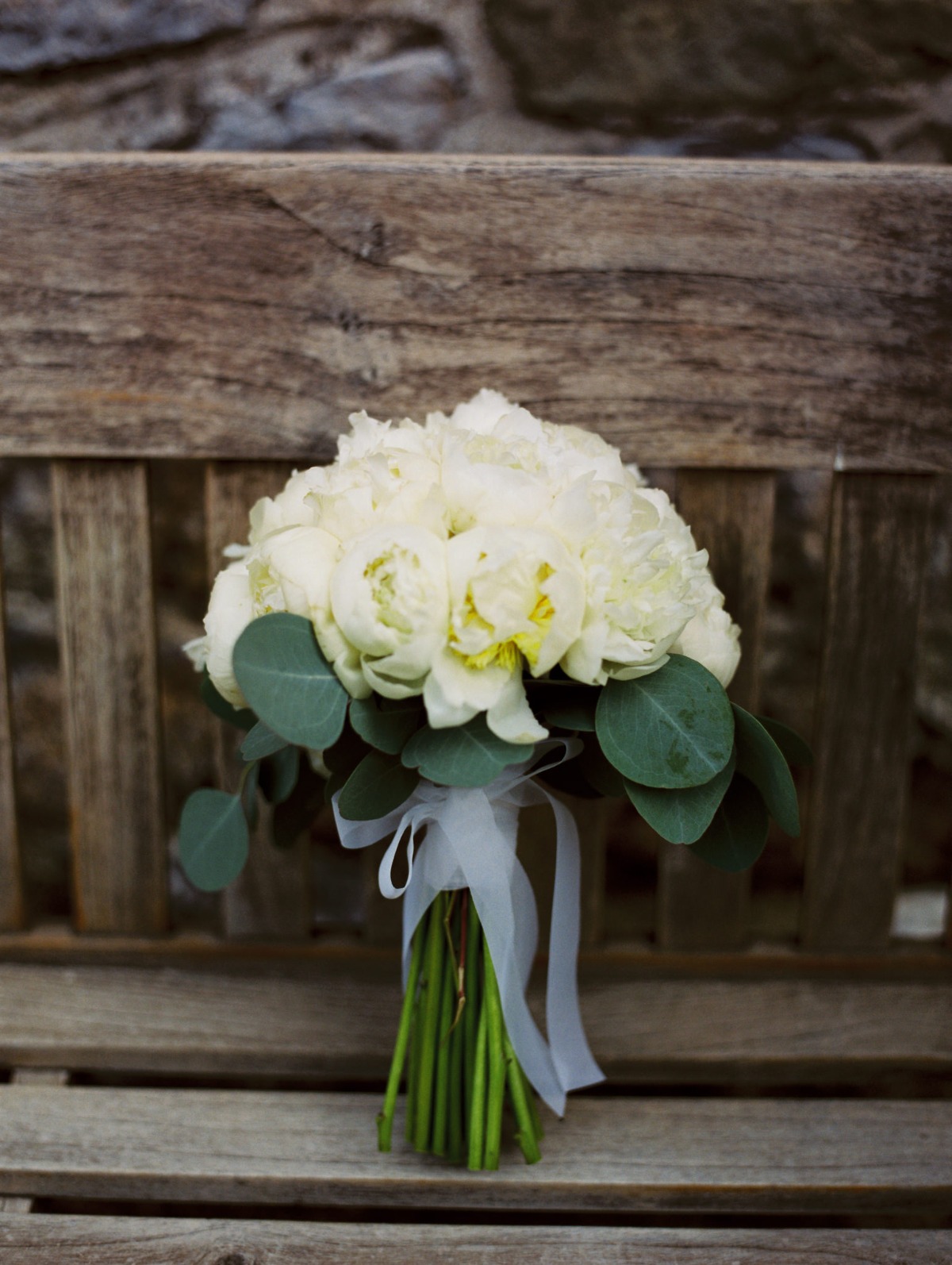 white-elegant-classy-romantic-wedding-th