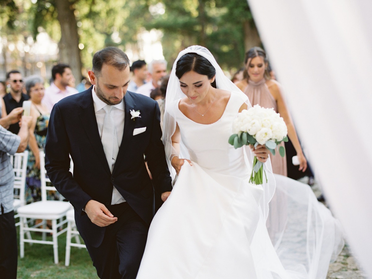 white-elegant-classy-romantic-wedding-th