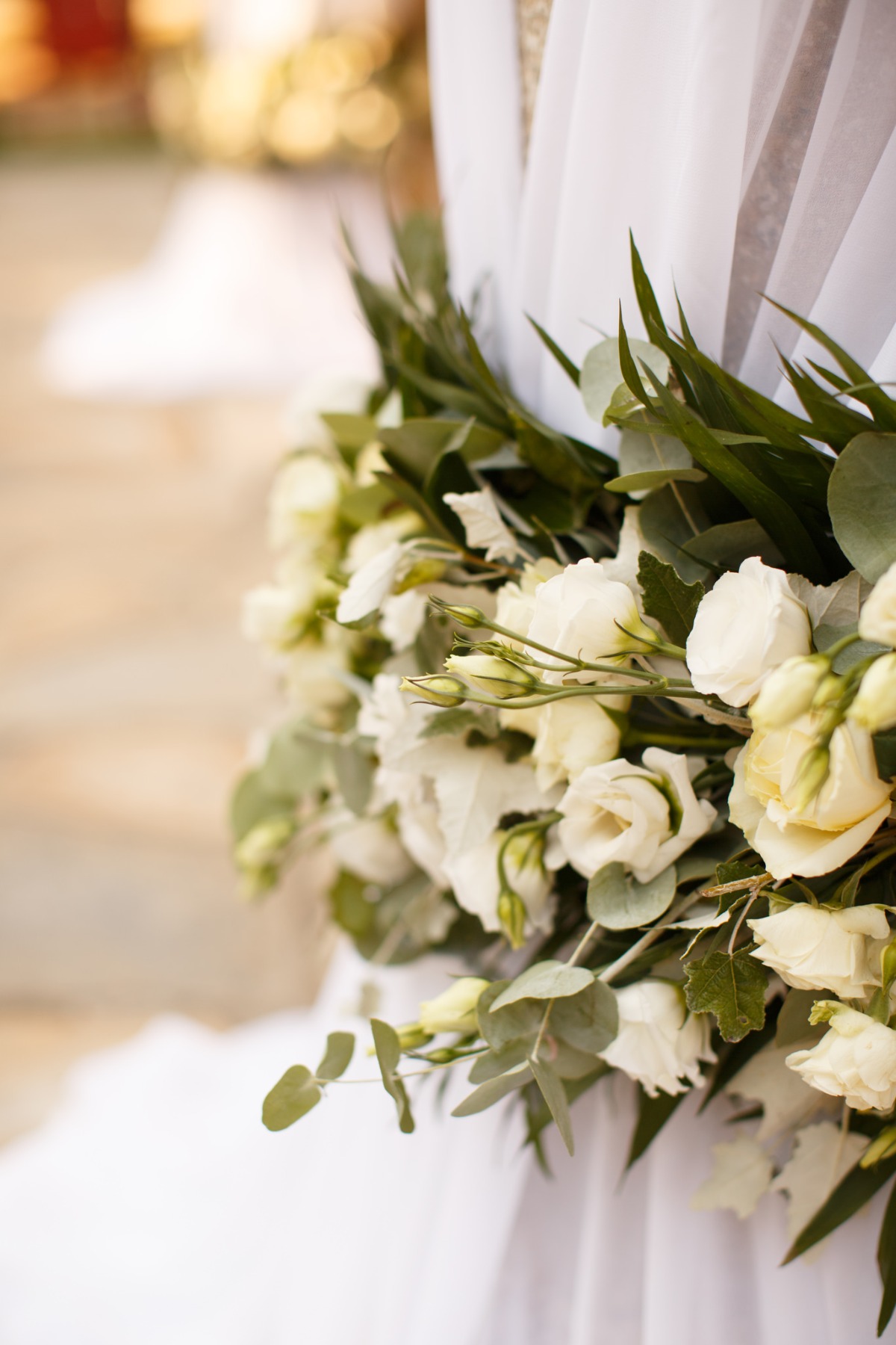 white-elegant-classy-romantic-wedding-th