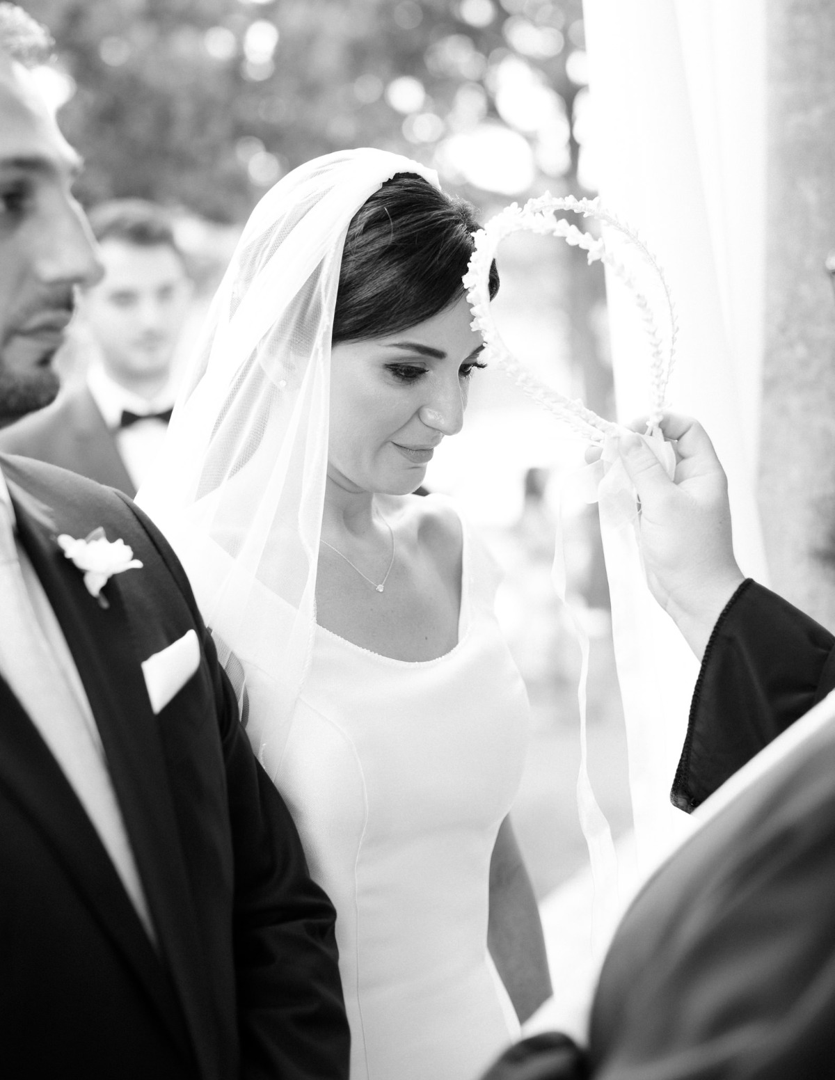 white-elegant-classy-romantic-wedding-th