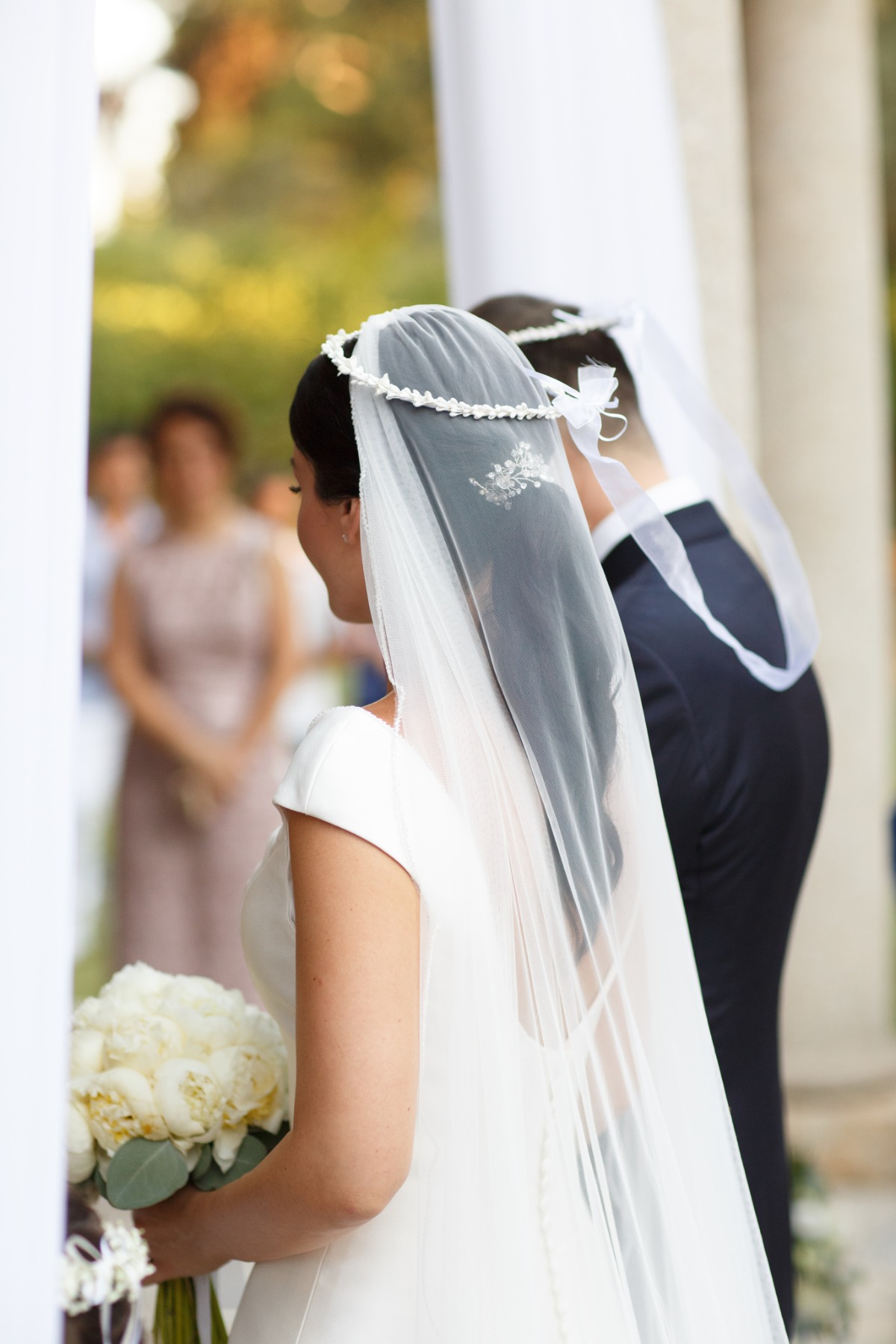 white-elegant-classy-romantic-wedding-th