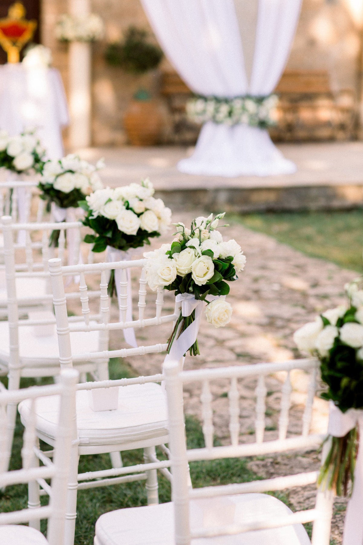 white-elegant-classy-romantic-wedding-th