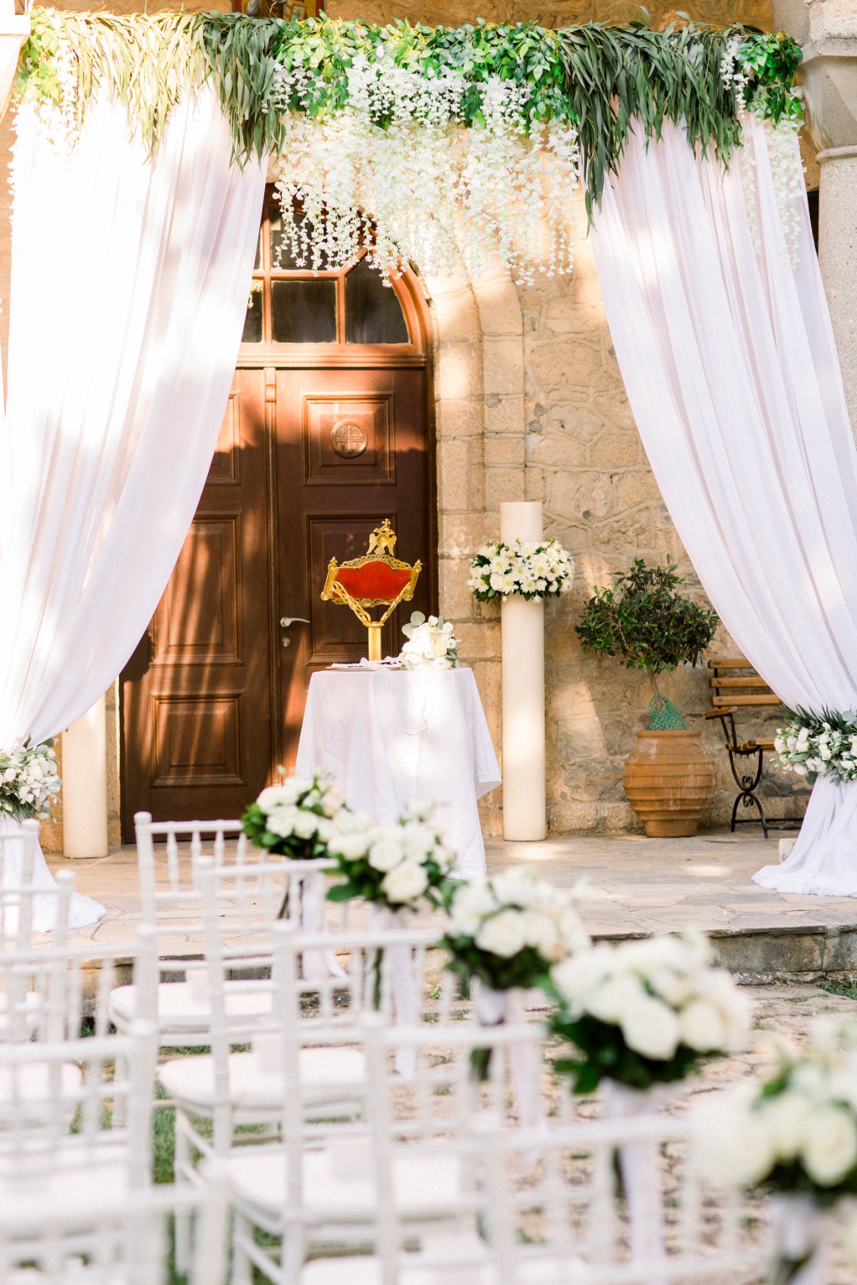 white-elegant-classy-romantic-wedding-th