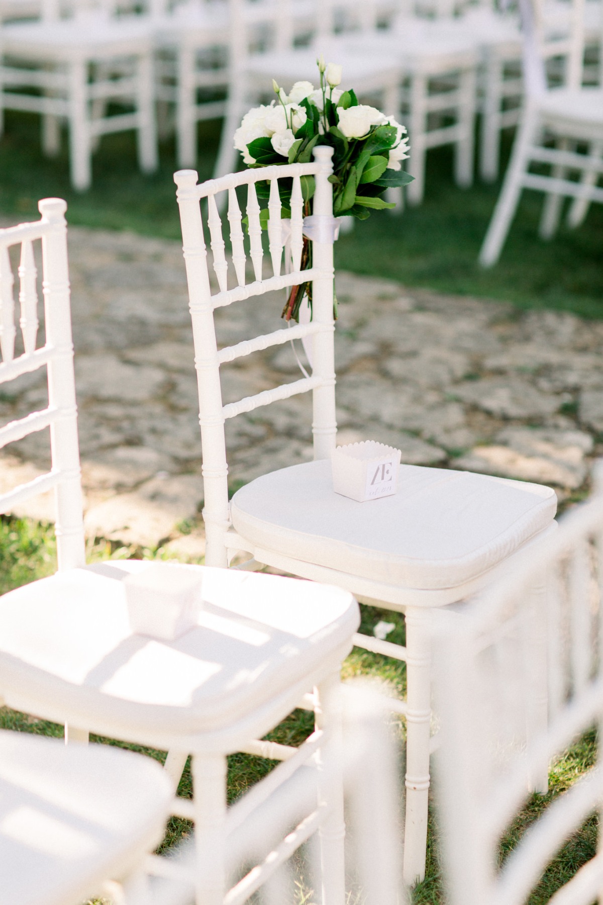 white-elegant-classy-romantic-wedding-th
