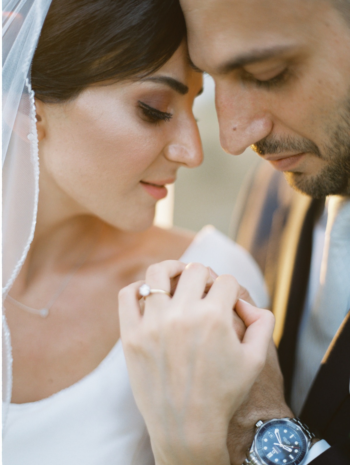 white-elegant-classy-romantic-wedding-th