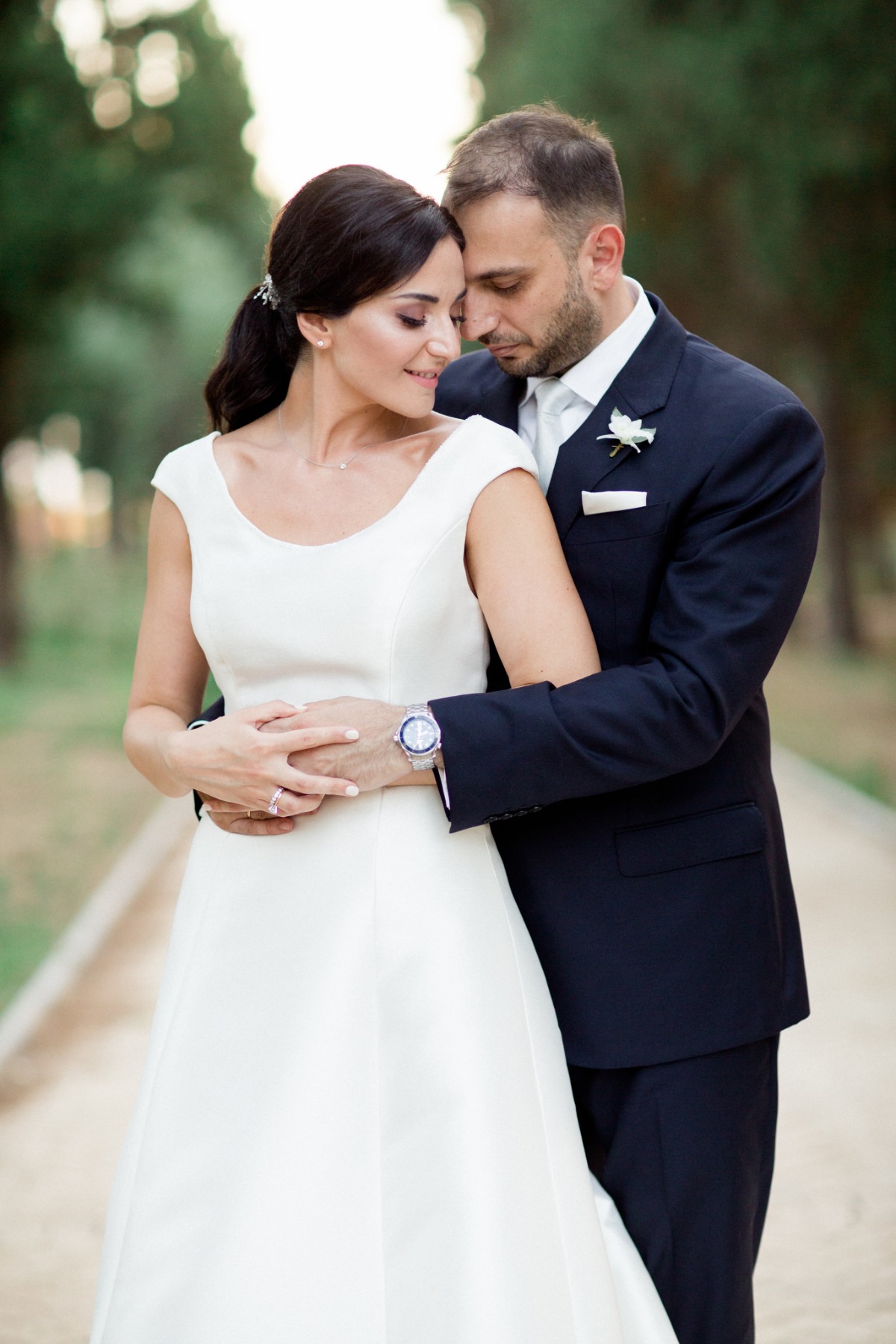 white-elegant-classy-romantic-wedding-th