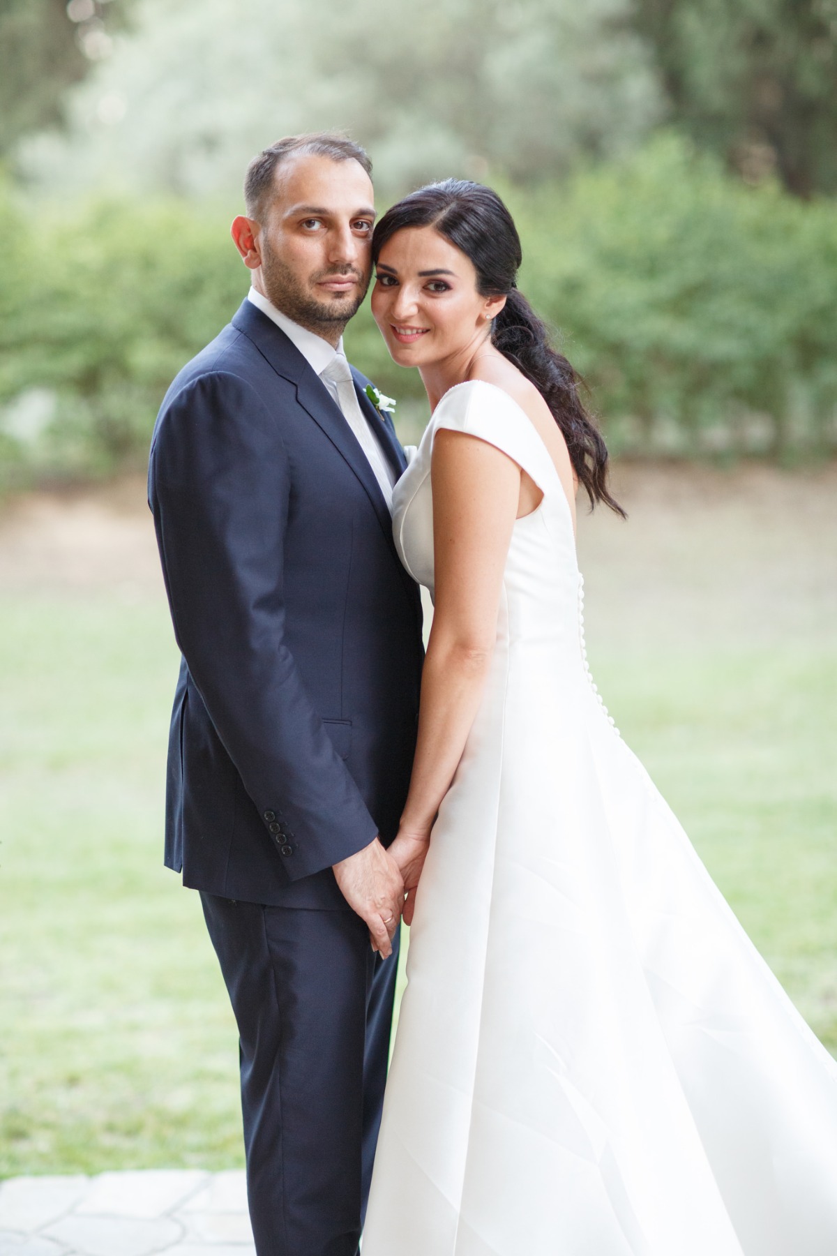 white-elegant-classy-romantic-wedding-th