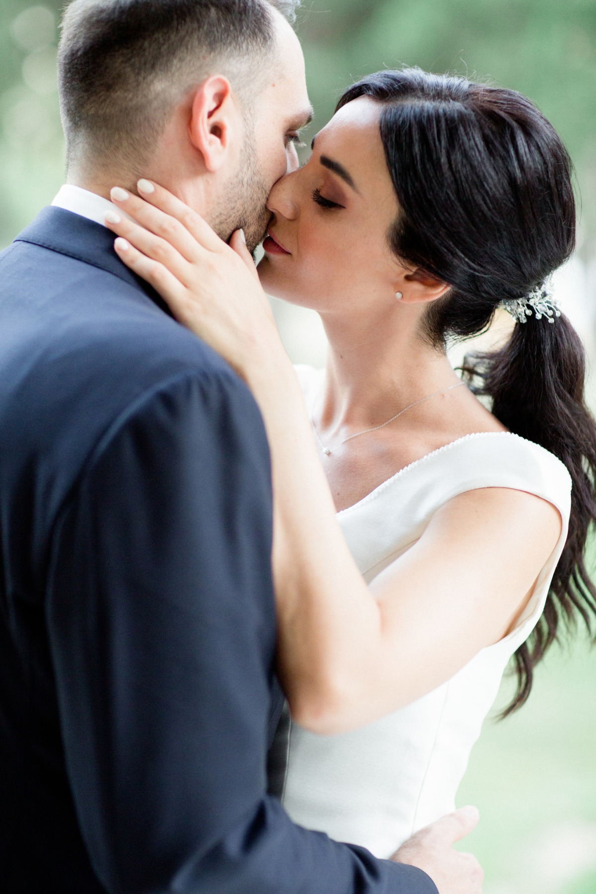 white-elegant-classy-romantic-wedding-th