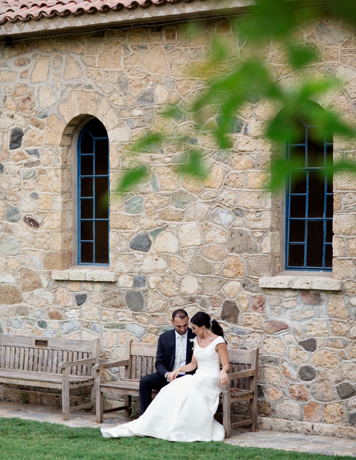 white-elegant-classy-romantic-wedding-th