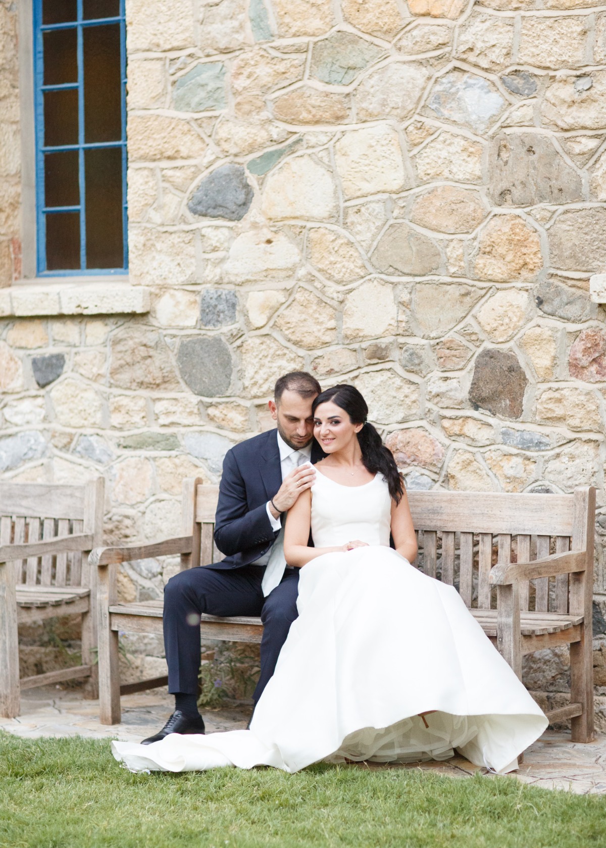 white-elegant-classy-romantic-wedding-th