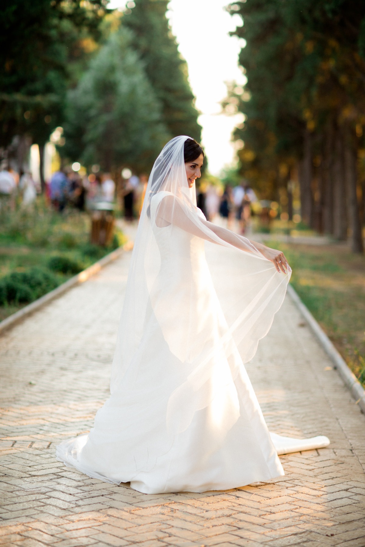 white-elegant-classy-romantic-wedding-th