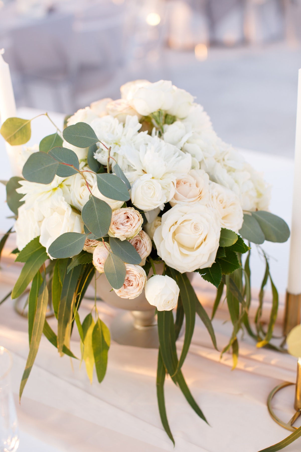 white-elegant-classy-romantic-wedding-th
